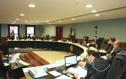 Ex-prefeito do interior é multado em R$ 4,4 milhões pelo TCE-AM