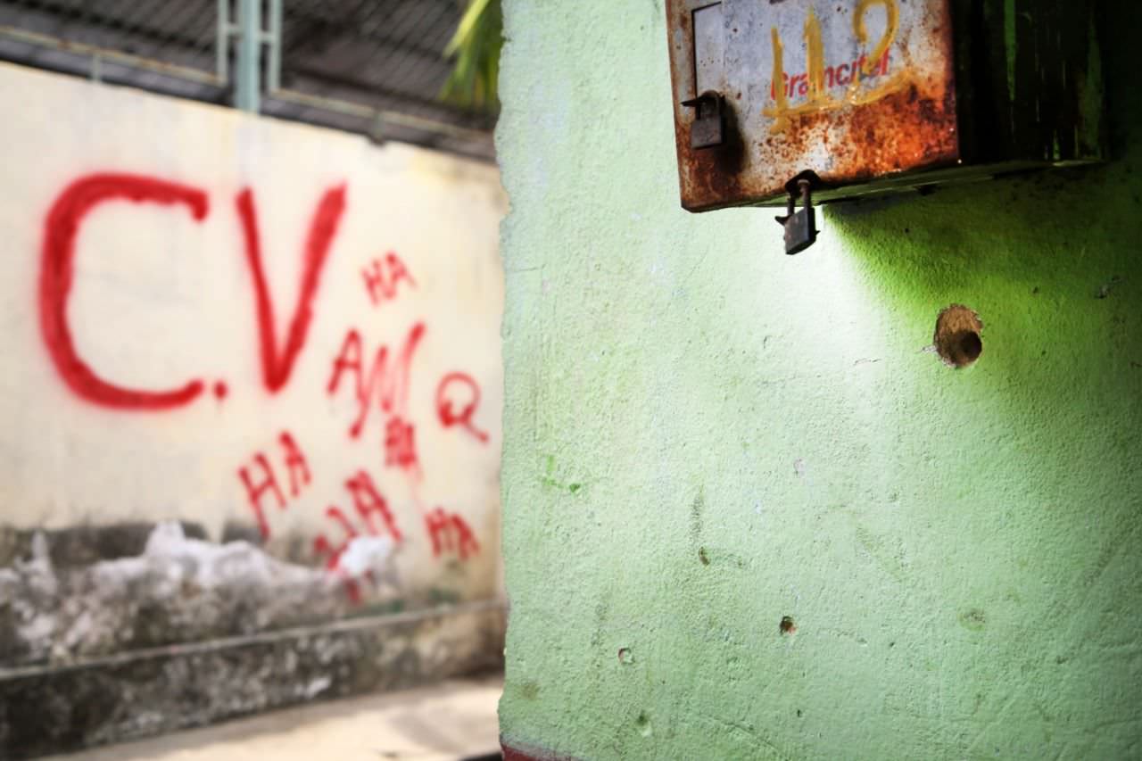 Tiros que mataram suspeitos atingiram casas e escolas na madrugada sangrenta