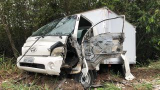Acidente com caminhão-baú no Tarumã deixa uma vítima lesionada
