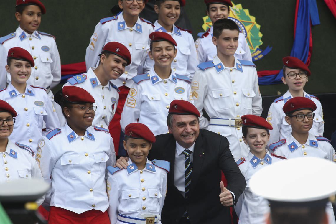 Estados aderem a projeto de escolas militares do governo Bolsonaro