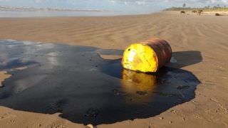 Petrobras reafirma que óleo em praias não veio de ações da empresa