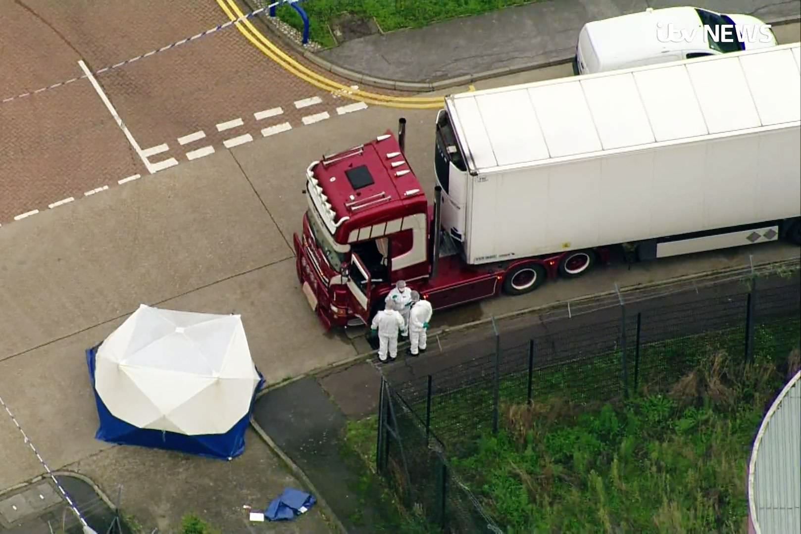Polícia do Reino Unido encontra 39 corpos em caminhão