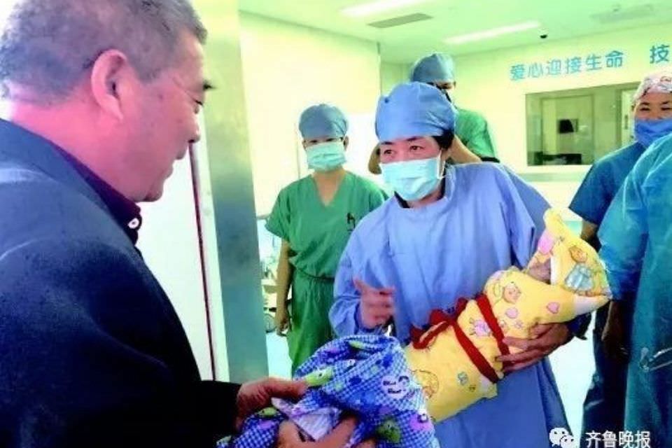 Chinesa dá à luz aos 67 anos e pode ser mãe mais velha do mundo