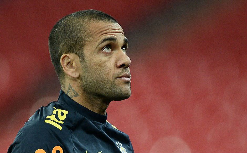 Daniel Alves volta a treinar e reforça o São Paulo contra o Cruzeiro