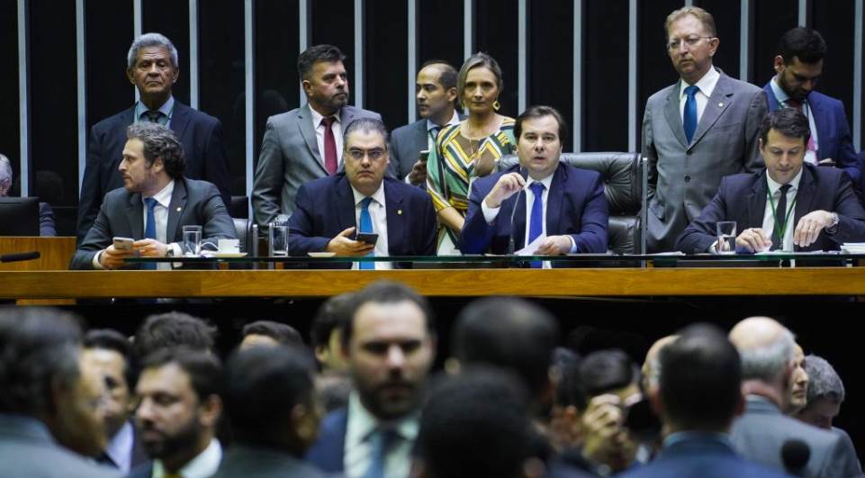 Parlamentares devem ter parte do dinheiro do pré-sal