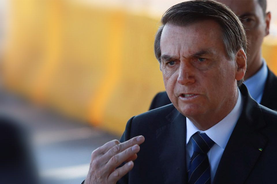 Bolsonaro comenta sobre desonestidade em áudio de conversa vazada