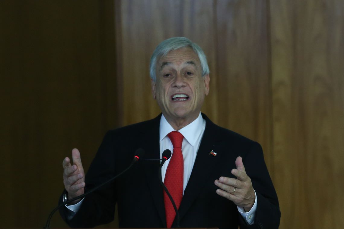 Presidente do Chile pede desculpas e anuncia pacote de medidas sociais