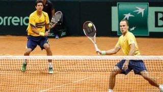 Soares e Melo vencem jogos de duplas em Xangai