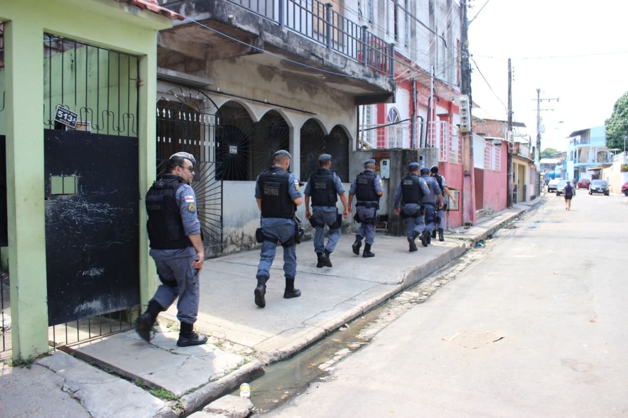 Polícia toma conta do bairro Crespo e faz novas incursões