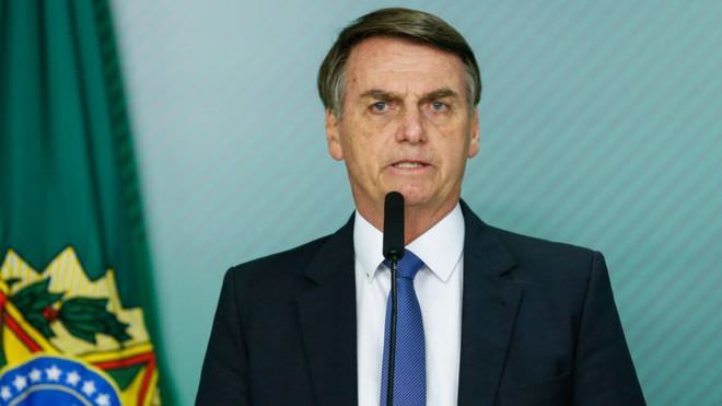 Decreto de Bolsonaro livra PM de exame para ter arma pessoal