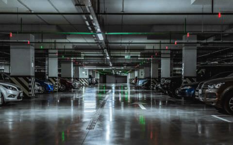CMM discute abuso na cobrança de taxas de estacionamentos em Manaus