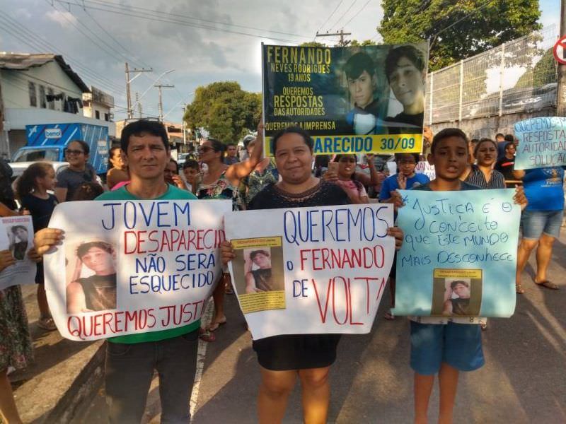 Rapaz está desaparecido há uma semana e familiares protestam