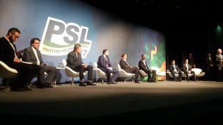 Em derrota para Bolsonaro, Delegado Waldir continua líder do PSL