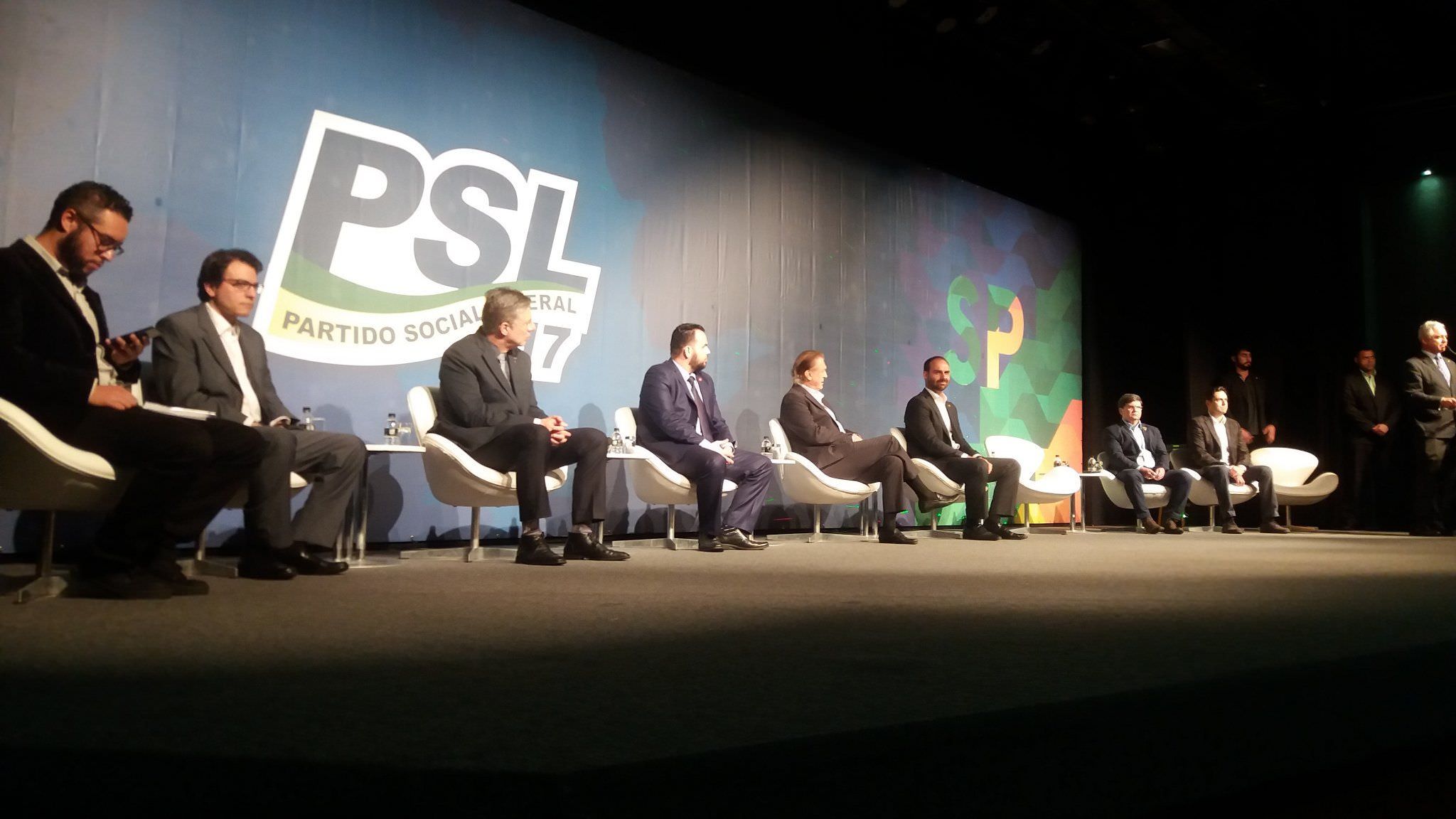 Em derrota para Bolsonaro, Delegado Waldir continua líder do PSL