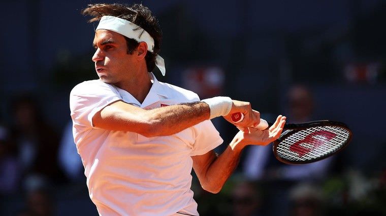 Federer avança às oitavas na estreia em Xangai e Murray é eliminado