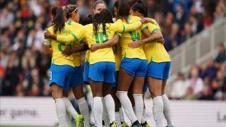Com 2 gols de Debinha, seleção brasileira vence a Inglaterra em amistoso