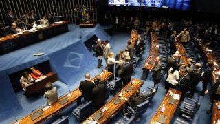 Senado aprova projeto de divisão de recursos do pré-sal