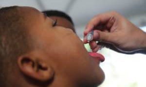 OMS anuncia que Poliomielite 3 foi erradicada em todo o mundo