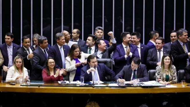 Previdência: votação do segundo turno deve ficar para segunda quinzena