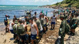 Não falta dinheiro para combater vazamento, diz ministro Albuquerque