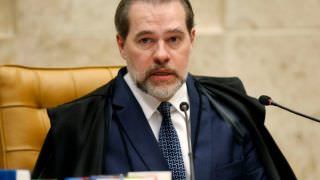 Em sessão tensa, Dias Toffoli pede respeito ao ministro Barroso