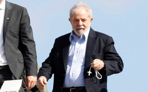 Após decisão do STF, juiz manda soltar ex-presidente Lula