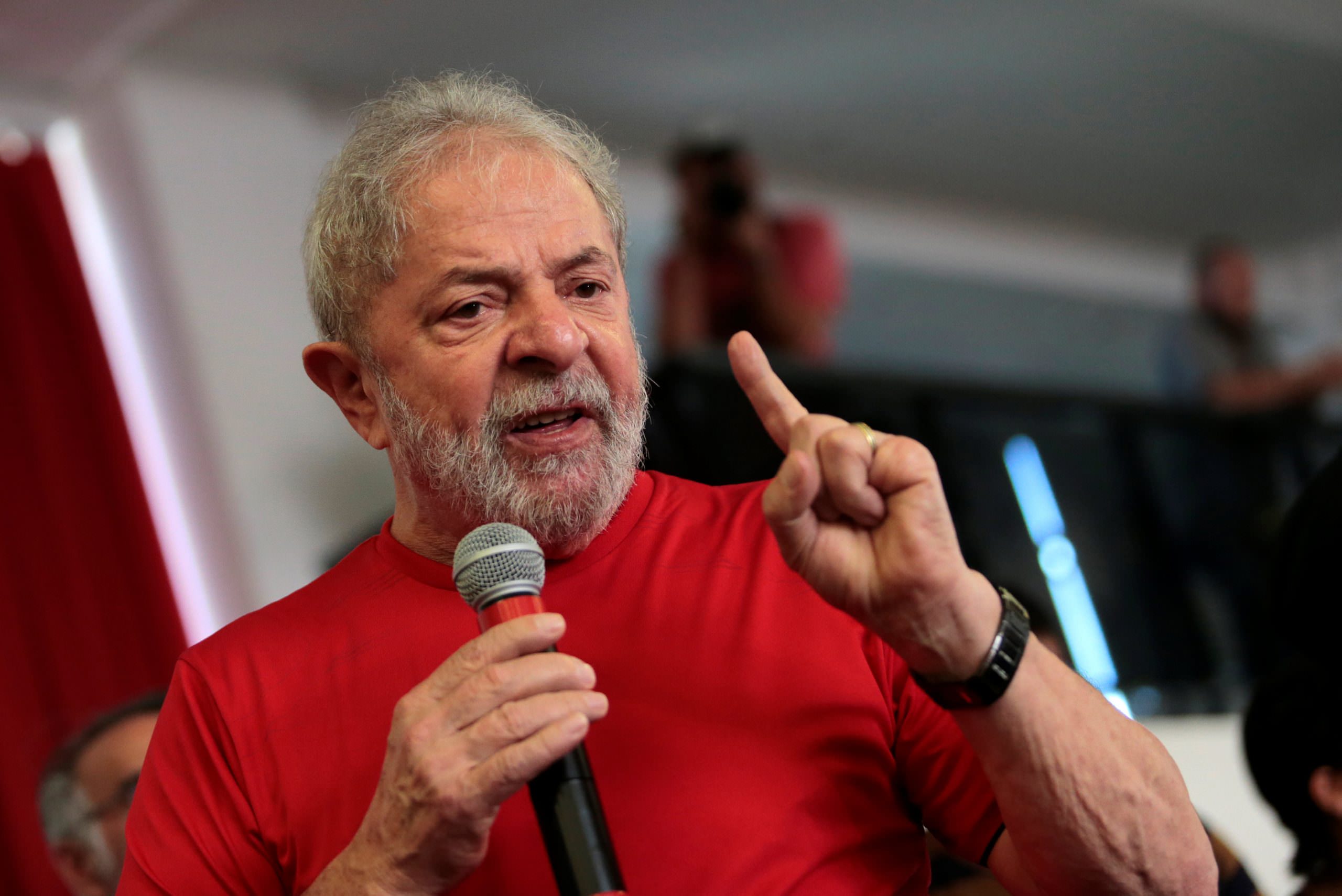 ‘Se não formos para a rua lutar e resistir, estaremos perdidos’, diz Lula