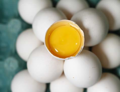 Homem morre após comer 42 ovos durante aposta com amigo