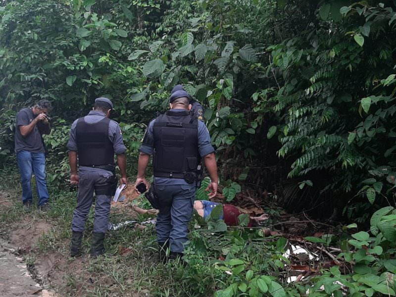 Corpo de mulher é encontrado em ramal com cinco tiros