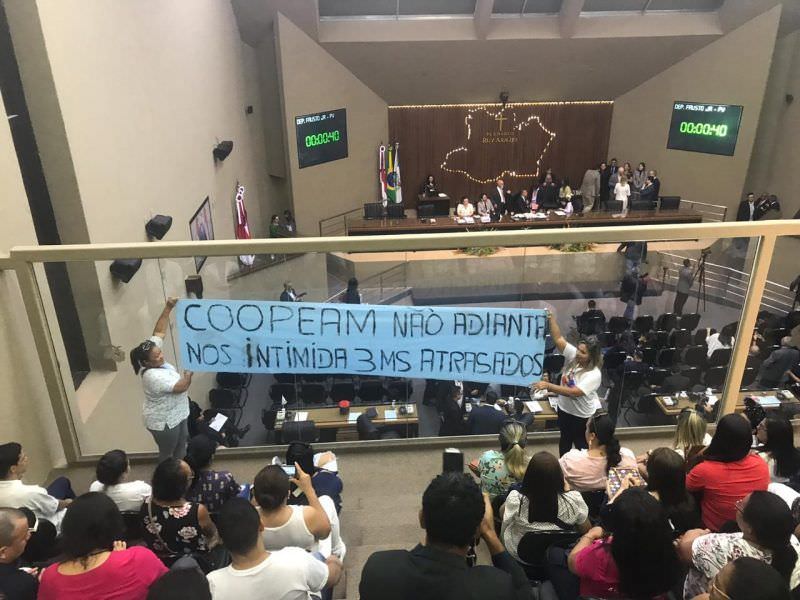 Com salários atrasados, terceirizados da saúde anunciam nova greve
