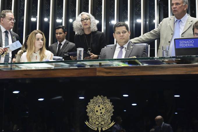 Senado aprova em 1º turno texto-base da PEC Paralela da Previdência