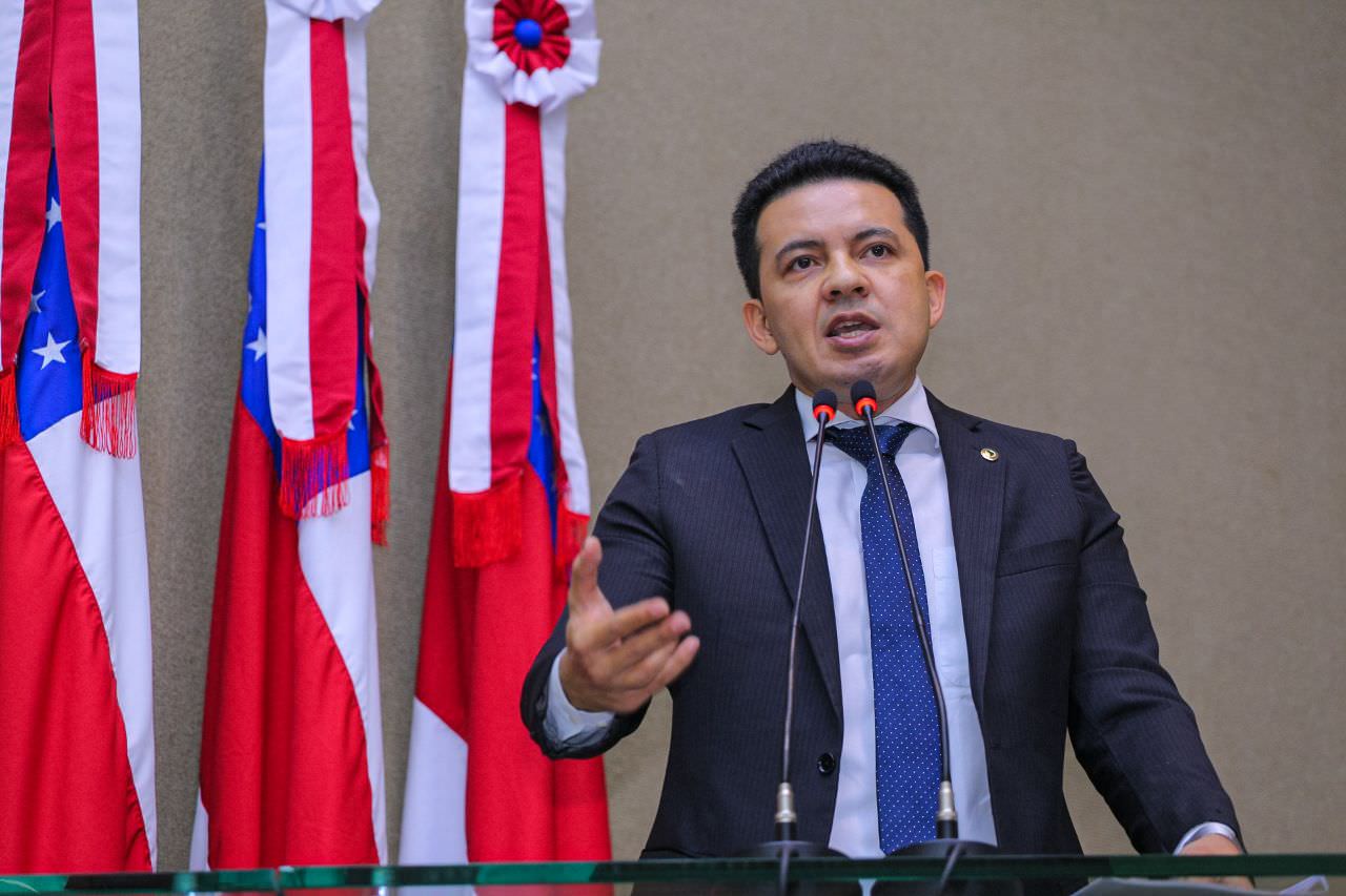 Deputado Delegado Péricles anuncia saída do PSL para seguir Bolsonaro
