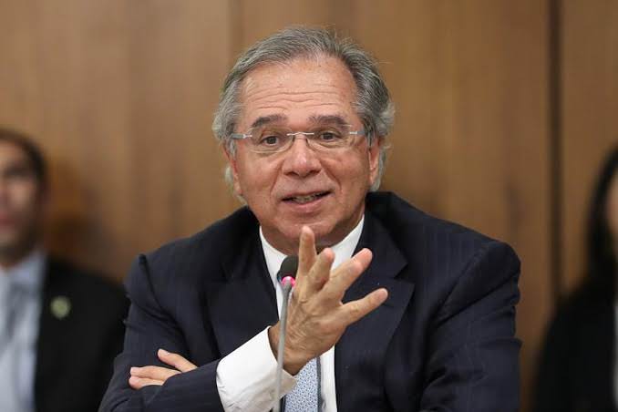 Maia critica declarações de Paulo Guedes sobre o 'retorno do AI-5'