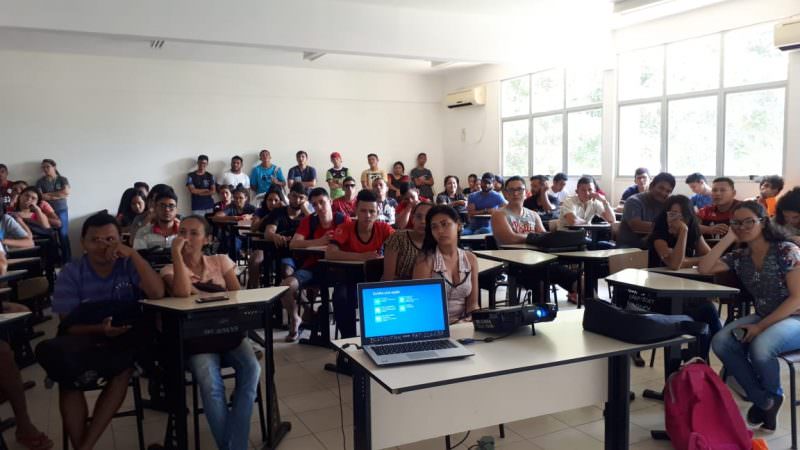 Universitários ganham auxílio do Pnaes para compra de computadores
