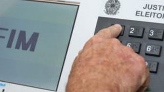 Eleitores com mais de 70 anos precisam fazer o cadastro biométrico