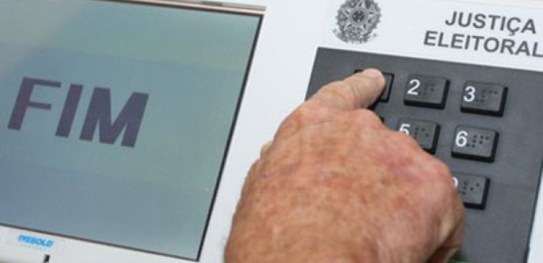 Eleitores com mais de 70 anos precisam fazer o cadastro biométrico