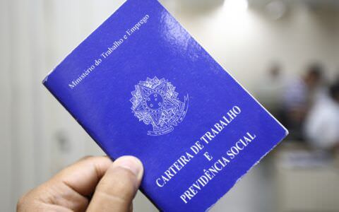 Governo lança programa de emprego que reduz encargos trabalhistas