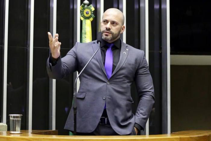 Silveira terá que pagar R$ 20 mil de multa por ofender policial