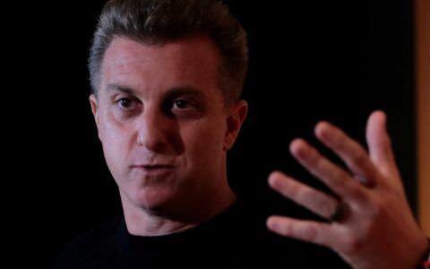 Luciano Huck explica que não deu carona e nem cedeu seu jatinho a Lula