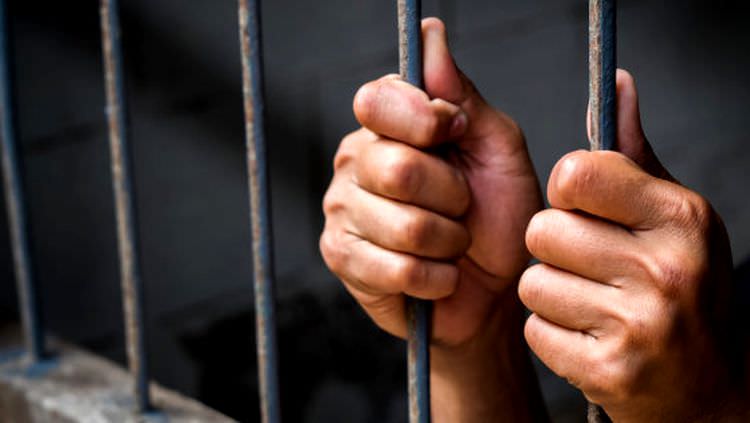 Três homens esperam soltura depois de 36 anos presos por engano