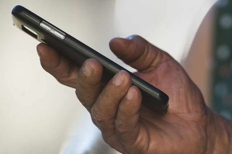 Internet completa 50 anos cercada de polêmicas