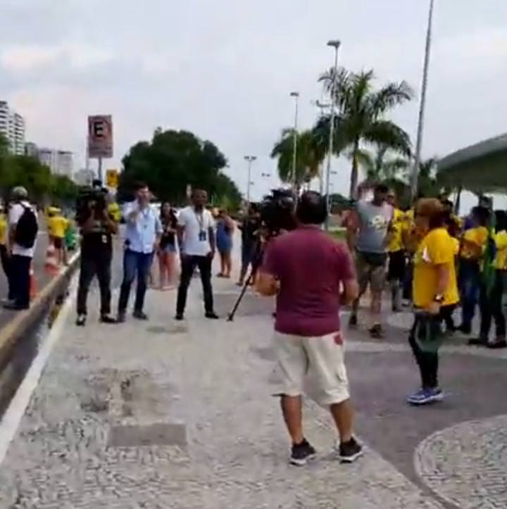 Equipe da Rede Amazônica é hostilizada e expulsa de protesto