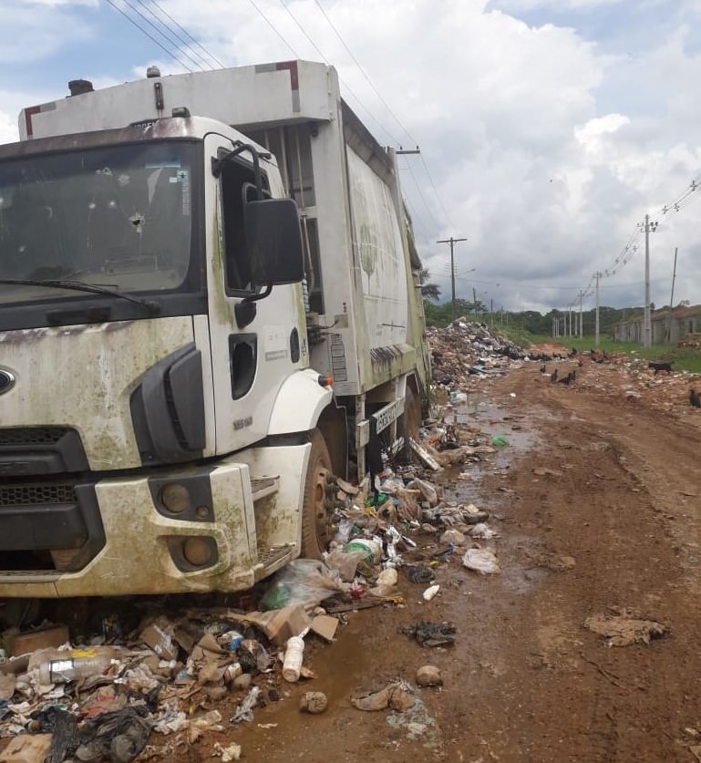 Moradores de Maraã denunciam abandono de veículos da prefeitura
