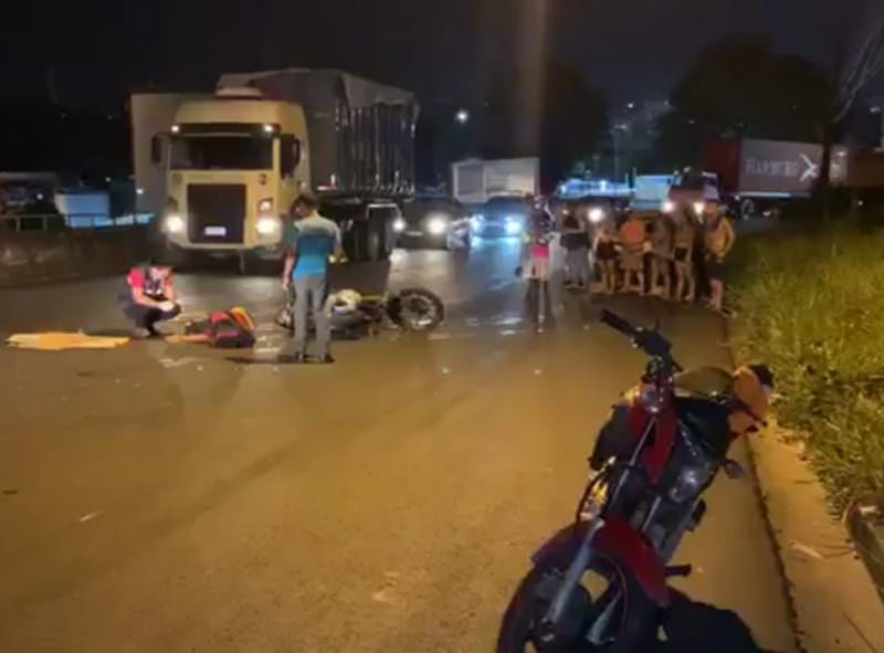 Universitário morre após colisão entre duas motocicletas