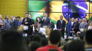 'Leis são feitas para atender a maioria e, não à minoria', diz Bolsonaro