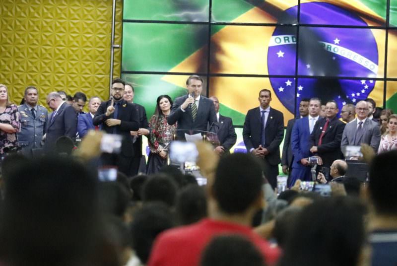 ‘Leis são feitas para atender a maioria e, não à minoria’, diz Bolsonaro
