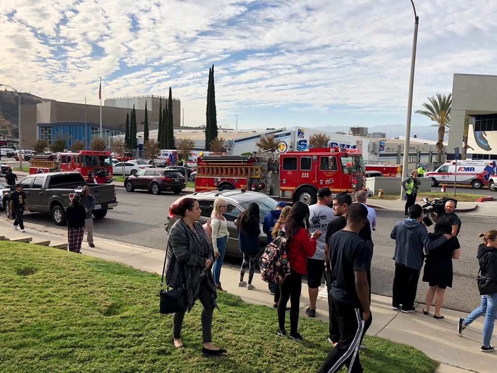 Mais um estudante morre após ataque a tiros em escola da Califórnia
