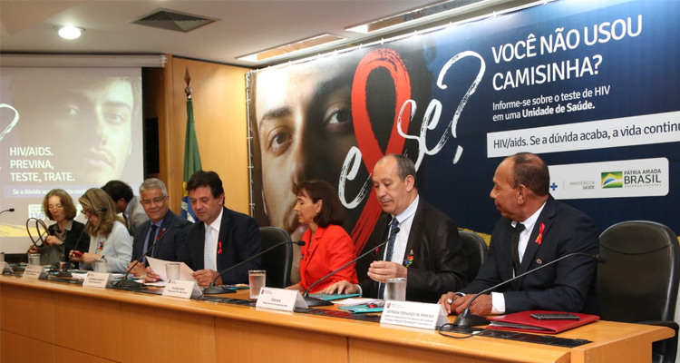 Ministério estima que 135 mil brasileiros vivam com HIV sem saber