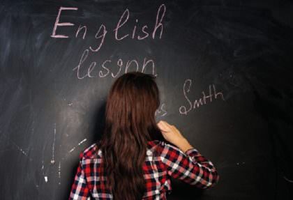 Escolas públicas sofrem com baixa qualidade do ensino de inglês