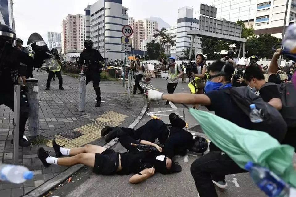 Homem é baleado à queima-roupa em Hong Kong